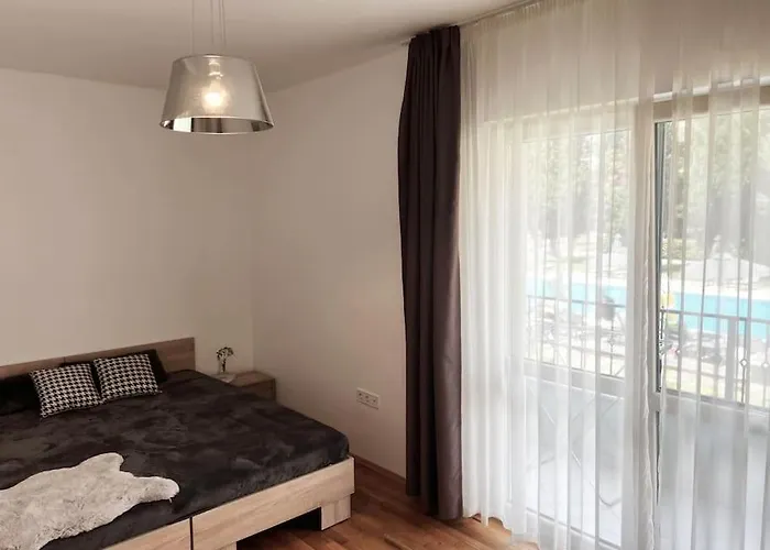 Rosie's Cozy Bright Summer Paradise *